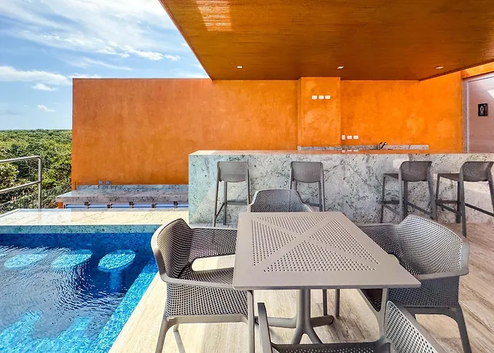 Luxury Penthouse, Private Pool, King Apartment *